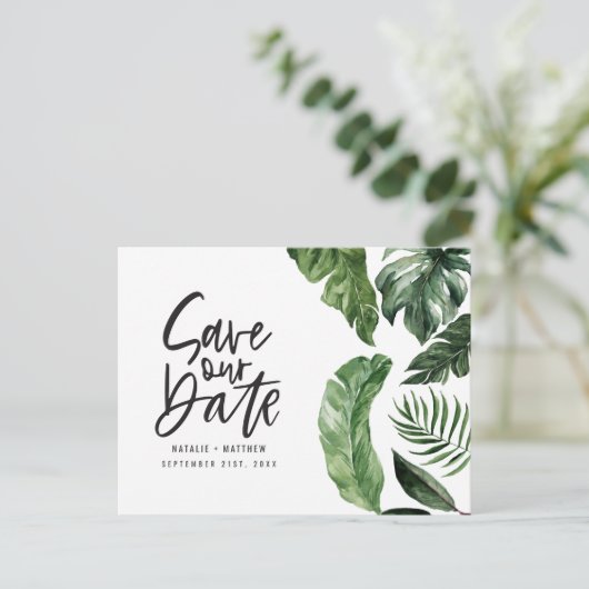 熱帯の葉と手のレタリング結婚の ポストカード (スタンド正面)