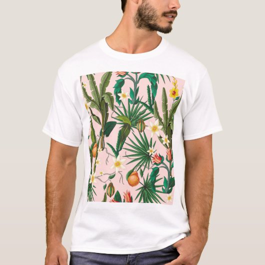 熱帯の葉、花、果実のパターン。 Tシャツ (正面)