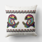 熱帯の輝き：トゥーカンの鳥(絞り染め色) クッション (裏面)