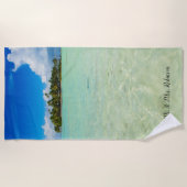 熱帯の青いラグーンに浮かぶ無人島 ビーチタオル (正面)