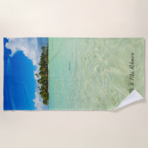 熱帯の青いラグーンに浮かぶ無人島