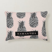 熱帯グレーとピンクのパイナップルパターン名 アクセントクッション (正面)