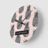 熱帯グレーとピンクのパイナップルパターン名 ラウンド壁時計 (傾斜)