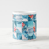 熱帯ティール(緑がかった色)の幾何抽象芸術パターン ジャンボコーヒーマグカップ (正面)