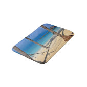 熱帯テーマのハンモックのぶら下がったな海岸 バスマット (アングル)