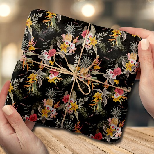 熱帯パイナップルのハイビスカスの葉が黒 薄葉紙