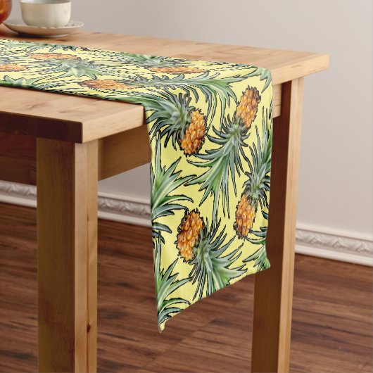 熱帯パイナップルパターン(黄色) ショートテーブルランナー (インサイチュ)