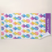 熱帯パイナップルパープルウォーター名前をカスタムする ビーチタオル (正面)