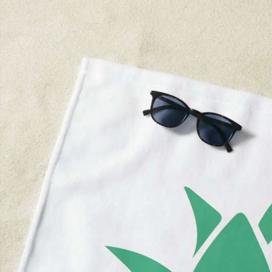 熱帯パイナップルホワイト名前をカスタムする ビーチタオル (インサイチュ)