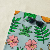 熱帯パイナップルレモンとピンクの花柄 ビーチタオル (インサイチュ)