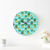 熱帯パイナップル：レトロサングラスパターン。 ラージ壁時計 (ホーム)