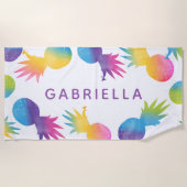 熱帯パープルレインボーパイナップルパーソナライズされた ビーチタオル (正面)