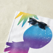 熱帯パープルレインボーパイナップルパーソナライズされた ビーチタオル (インサイチュ)