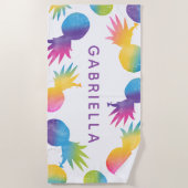 熱帯パープルレインボーパイナップルパーソナライズされた ビーチタオル (正面)