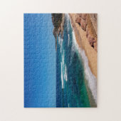 熱帯ビーチで歩いている観光客の空中写真 ジグソーパズル (縦)