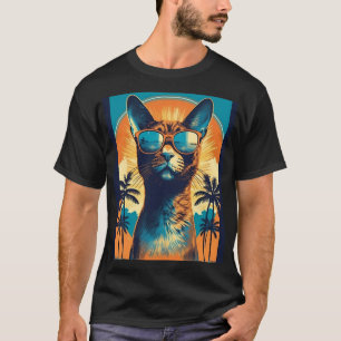 熱帯ビーチにサングラスをかけたアビシニアン猫 Tシャツ