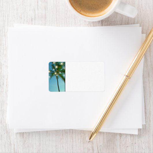 熱帯ビーチのヤシの木とストリングライト空白の ラベル (インサイチュ)