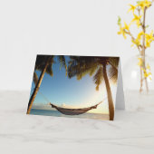 熱帯ビーチのヤシの木間のハンモック カード (黄色い花)