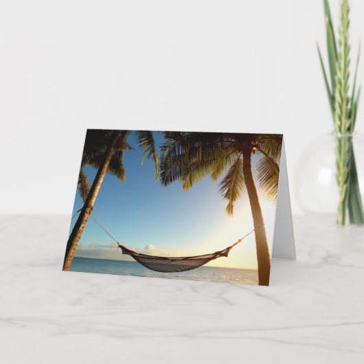 熱帯ビーチのヤシの木間のハンモック カード (正面)