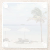 熱帯ビーチの傘:白、ヤシ。 ガラスコースター (裏面)