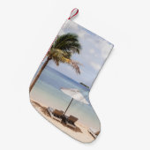 熱帯ビーチの傘：白、ヤシ。 スモールクリスマスストッキング (正面 (吊り時))