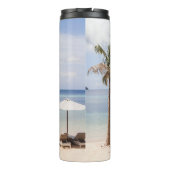 熱帯ビーチの傘：白、ヤシ。 タンブラー (裏面)