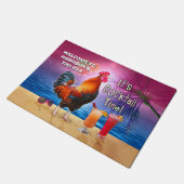 熱帯ビーチの名前を飲んでいるおもしろいなオンドリの鶏 ドアマット (アングル)