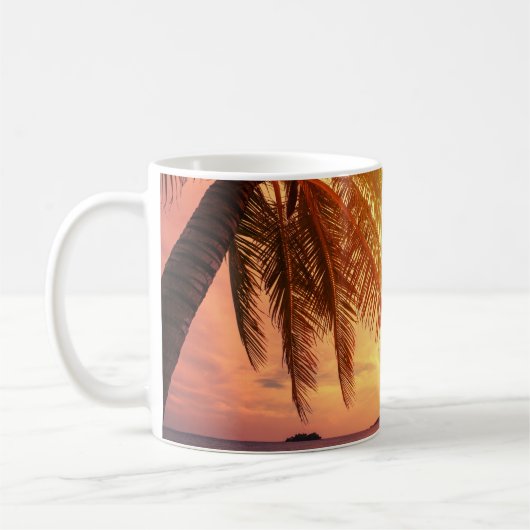熱帯ビーチパラダイス:穏やかな風景。 コーヒーマグカップ (左)