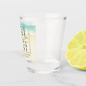 熱帯ビーチ書道結婚式の日付を保存 ショットグラス (右)