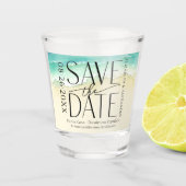 熱帯ビーチ書道結婚式の日付を保存 ショットグラス (正面)