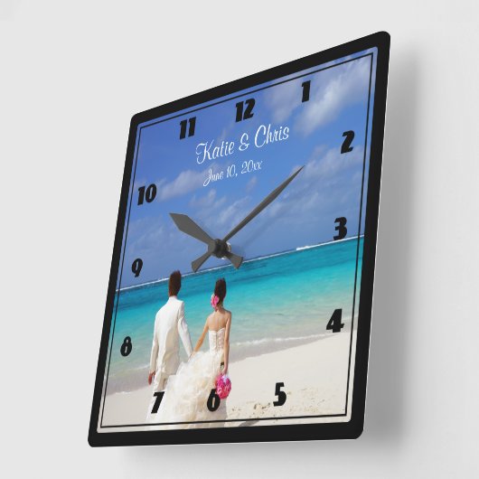 熱帯ビーチ結婚をテーマにした夫婦 スクエア壁時計 (傾斜)