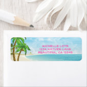 熱帯ビーチ、ヤシの木とピンクの文字の住所 ラベル (インサイチュ)