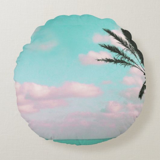 熱帯ビーチ、海ビュー、ピンクの雲、ヤシ ラウンドクッション (正面)