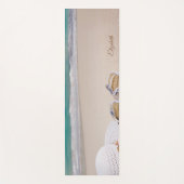 熱帯ビーチ、砂、フリップフロップ、帽子パーソナライズされた- ヨガマット (正面)