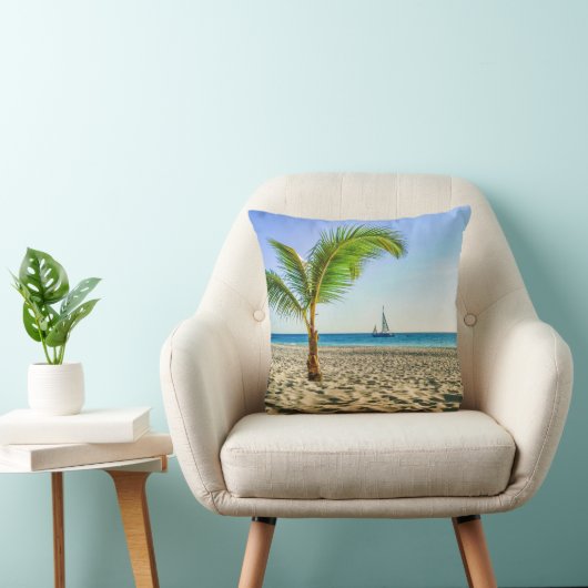 熱帯ビーチ | Sailboat, Palm Tree, Aruba クッション (椅子)