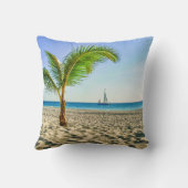 熱帯ビーチ | Sailboat, Palm Tree, Aruba クッション (裏面)