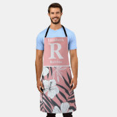 熱帯ピンクのハイビスカスパーソナライズされた エプロン (着用した状態)