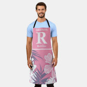 熱帯ピンクのハイビスカスパーソナライズされた エプロン (着用した状態)