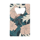 熱帯ピンクのハイビスカス、暗い背景 クレジットカード栓抜き (正面)