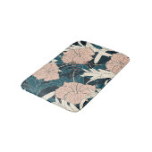 熱帯ピンクのハイビスカス、暗い背景 バスマット (アングル)