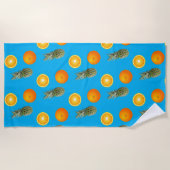 熱帯フルーツピンアップルのオレンジパターン ビーチタオル (正面)