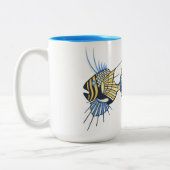 熱帯ブルーイエロー水中競技魚 ツートーンマグカップ (左)
