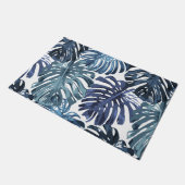 熱帯ブルーホワイトモンステラの葉のパターン ドアマット (アングル)