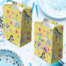 熱帯ベビーアニマル抱き枕子供へ誕生日 ミディアムペーパーバッグ