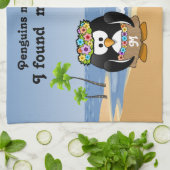 熱帯ペンギンのカップルのフラの海賊島のビーチ キッチンタオル (折り畳み)