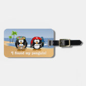 熱帯ペンギンのカップルのフラの海賊島のビーチ ラゲッジタグ (正面横)