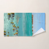 熱帯ボラボラ湖で魚を追うサメ バスタオルセット (ハンドタオル)