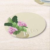 熱帯メディニラピンクの花花花黄色の花瓶名 ラウンドペーパーコースター (アングル)
