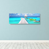 熱帯ラグーンにボートを持つジェットティ キャンバスプリント (インサイチュ (ウッドフロア))