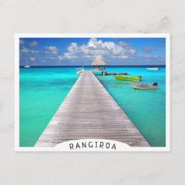熱帯ラグーンにボートを持つジェットティ ポストカード